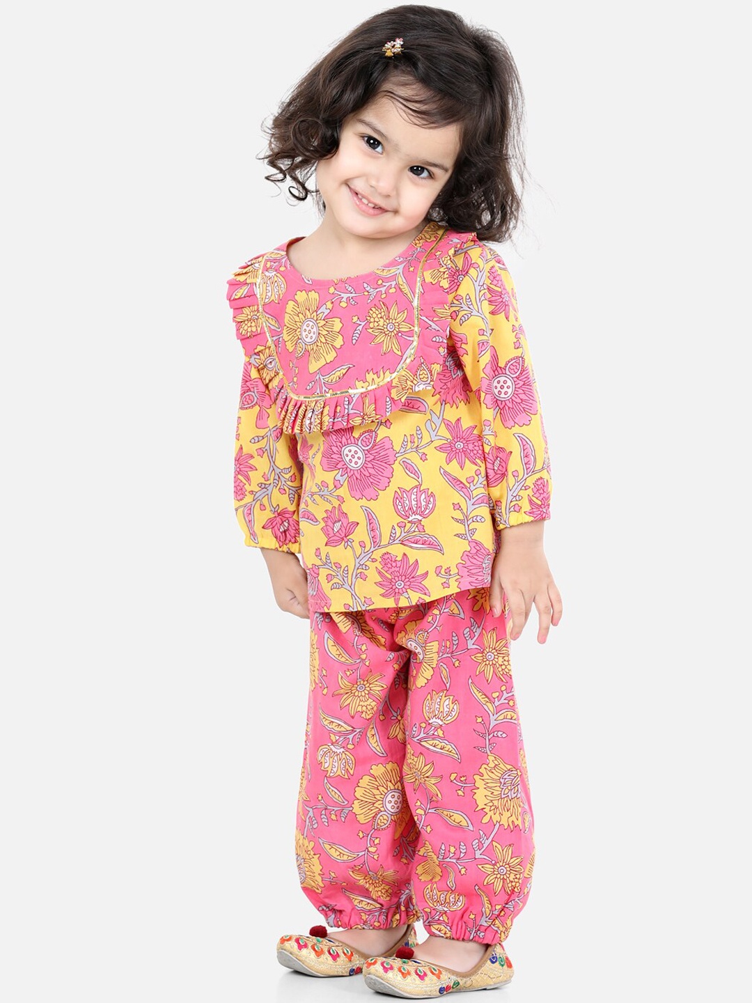 

BownBee Girls Yellow Floral Printed Gotta Patti Pure Cotton Kurti with Salwar