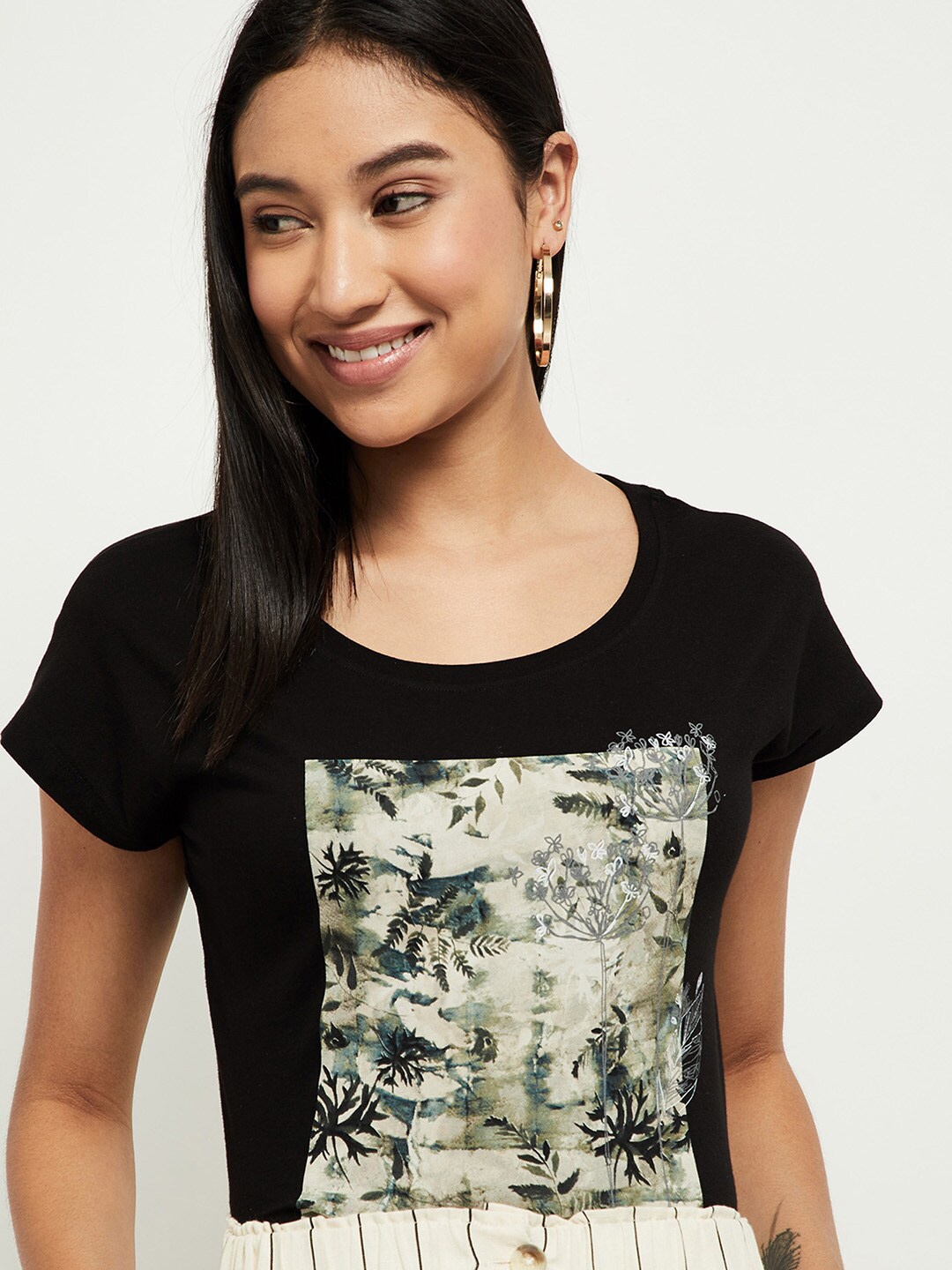 

max Women Black Floral Printed Extended Sleeves T-shirt