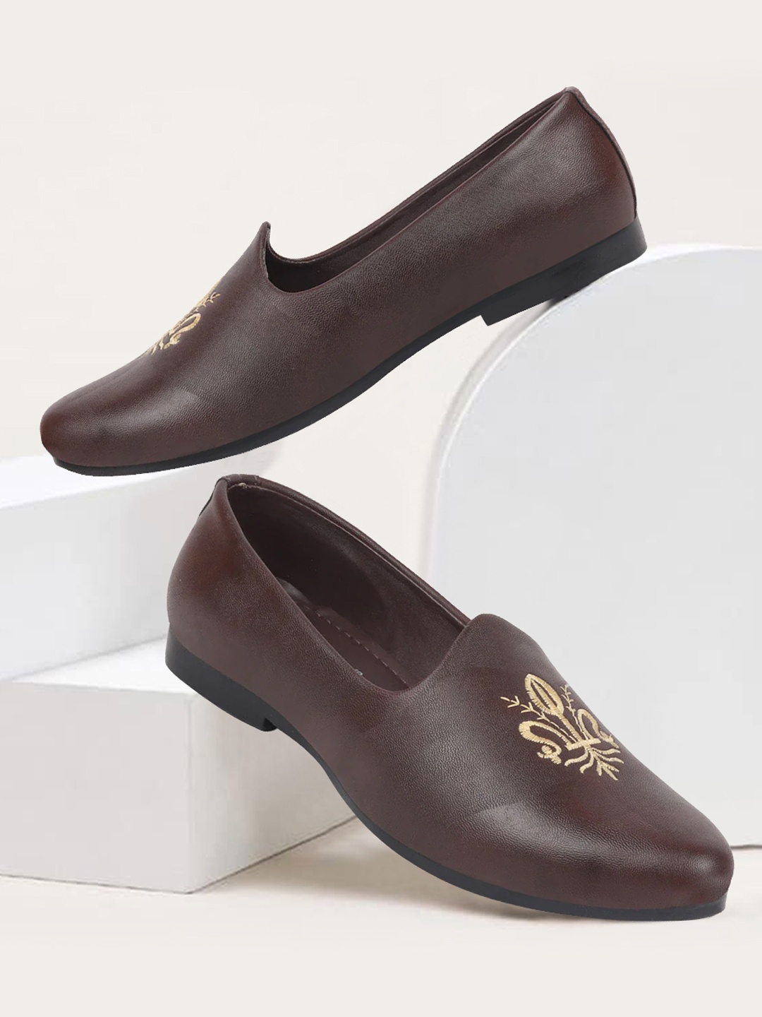 

FAUSTO Men Brown Embroidered Lightweight Mojaris
