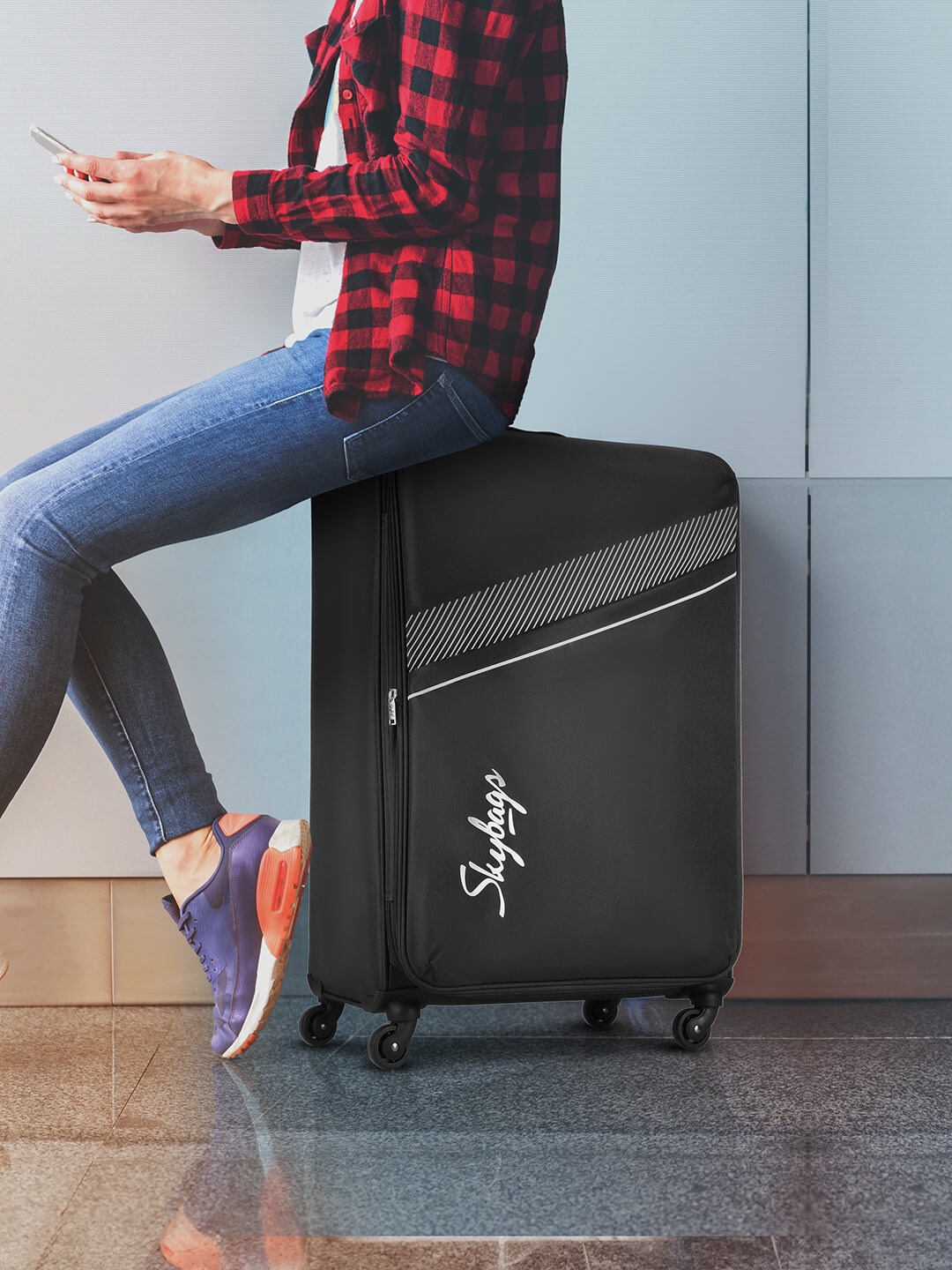 

Skybags Trick 4W Soft Cabin Trolley Suitcase, Black