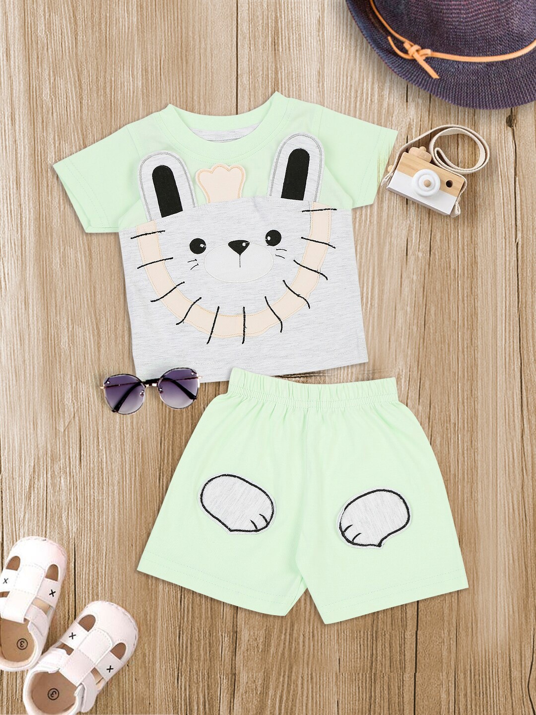 

MeeMee Boys Sea Green & Grey Embellished Pure Cotton T-shirt with Shorts