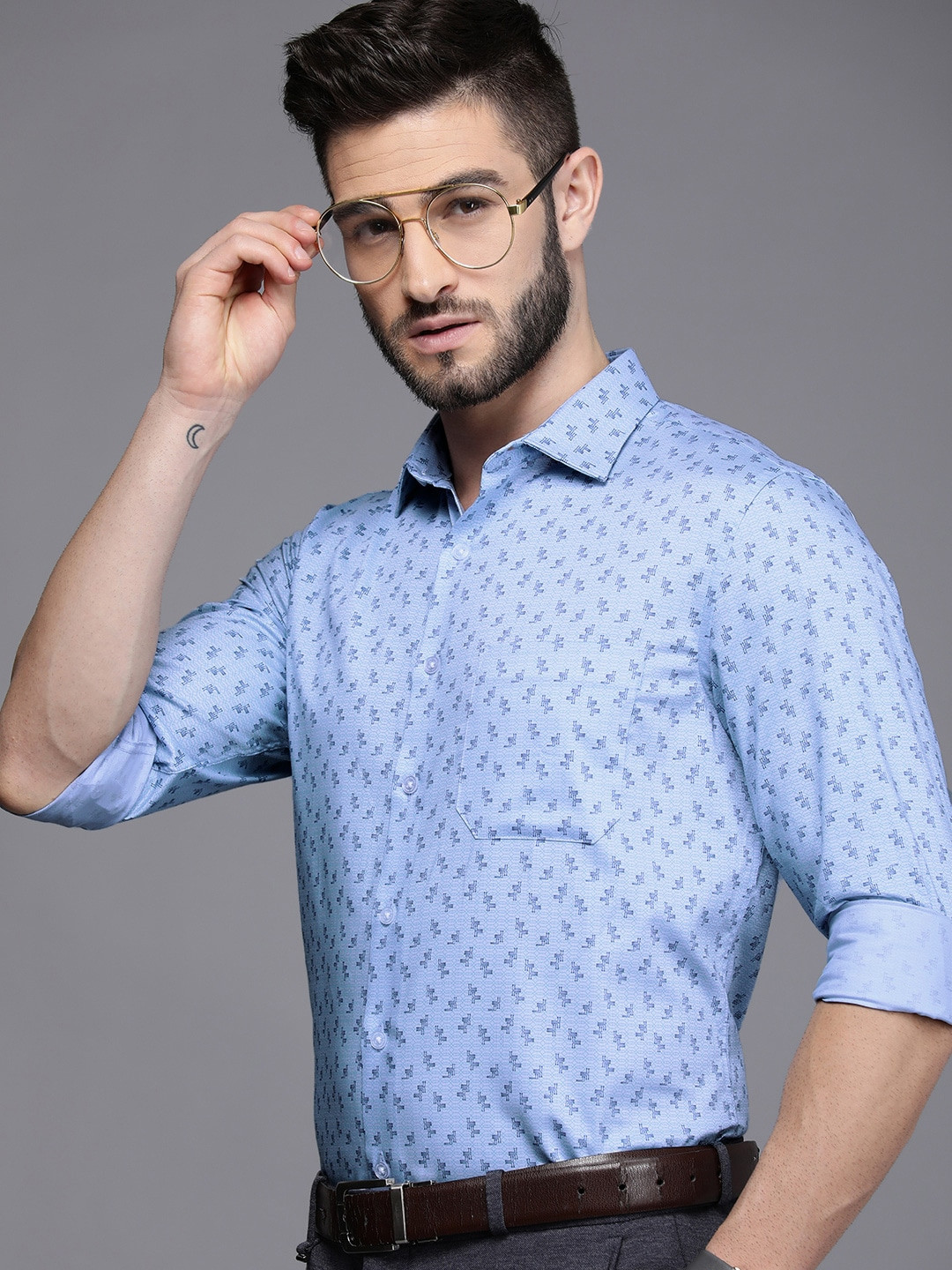 

Louis Philippe Men Blue Slim Fit Geometric Printed Pure Cotton Formal Shirt