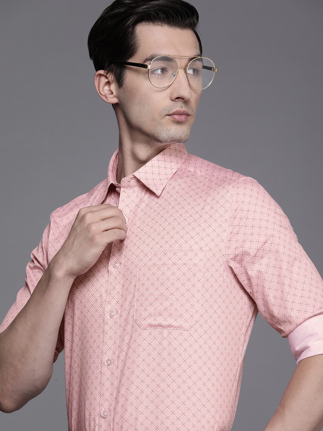 

Louis Philippe Men Pink Geometric Printed Slim Fit Formal Shirt