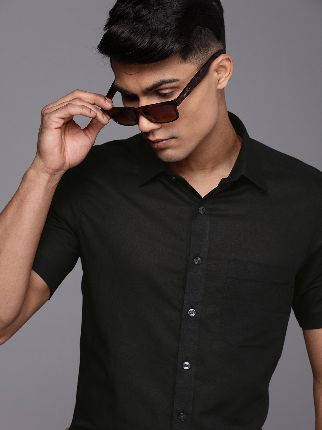 

Louis Philippe Men Black Solid Slim Fit Cotton Linen Semiformal Shirt