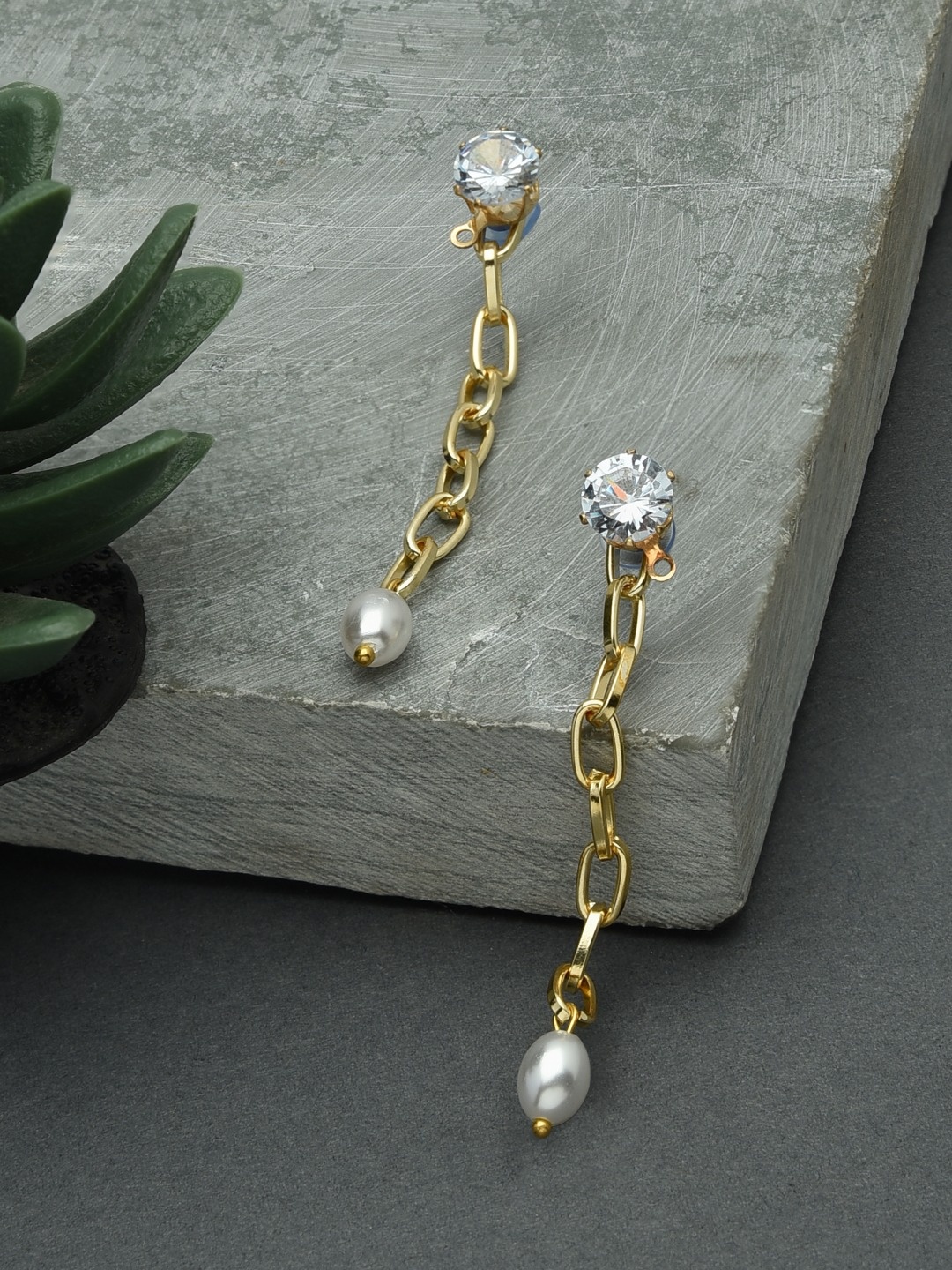 

AMI Gold-Toned Contemporary Chain Link Drop Earrings