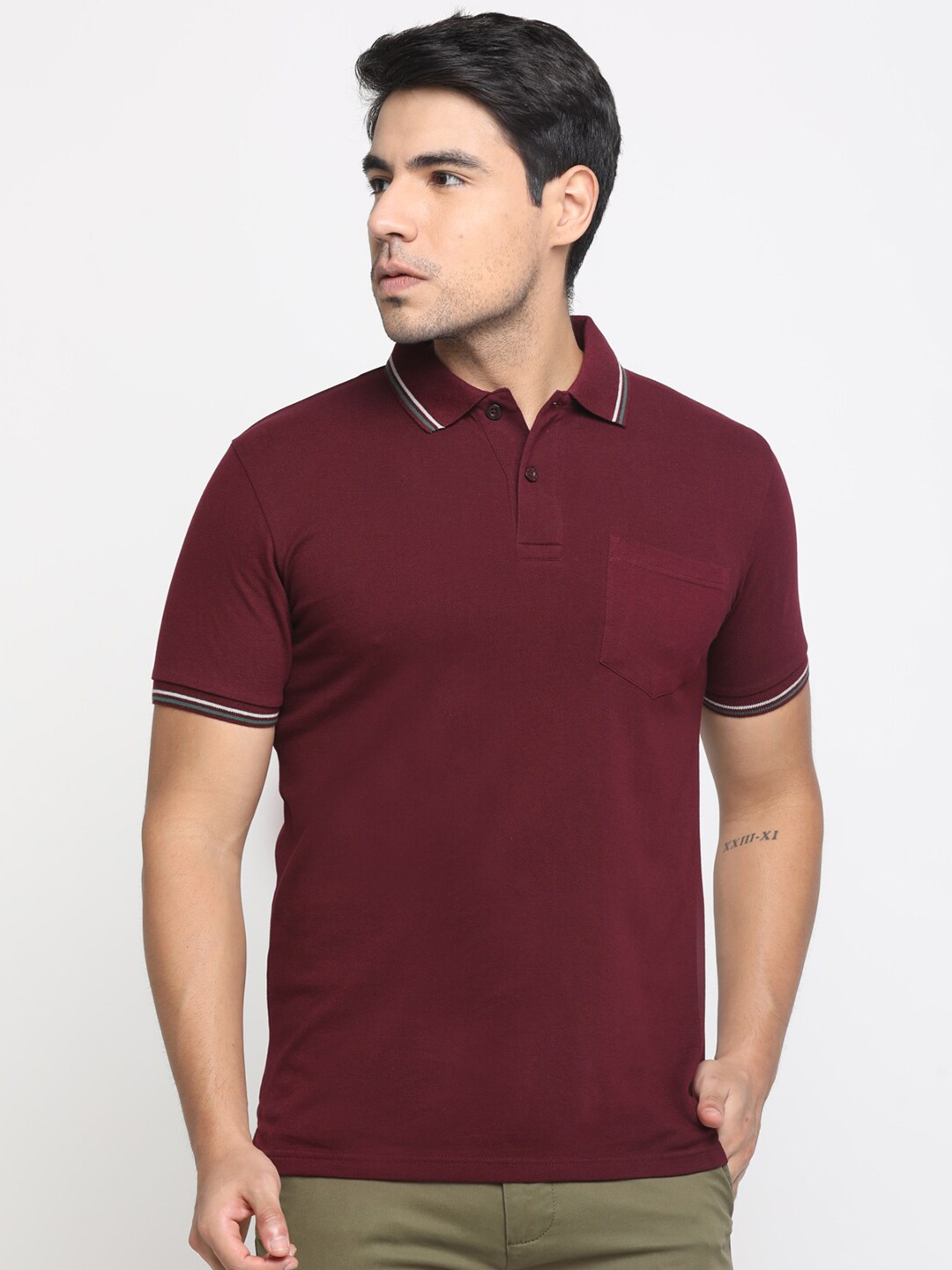 

Masculino Latino Plus Men Maroon Polo Collar Bio Finish T-shirt