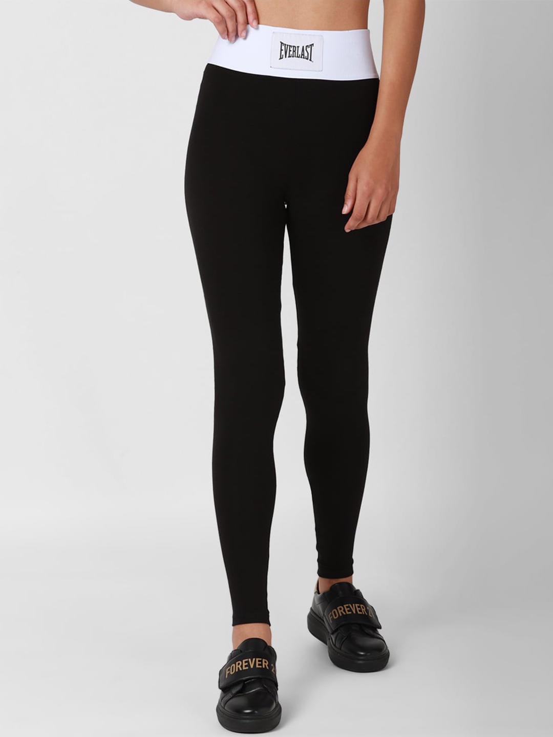 

FOREVER 21 Women Black & White Colourblocked Ankle-Length Leggings