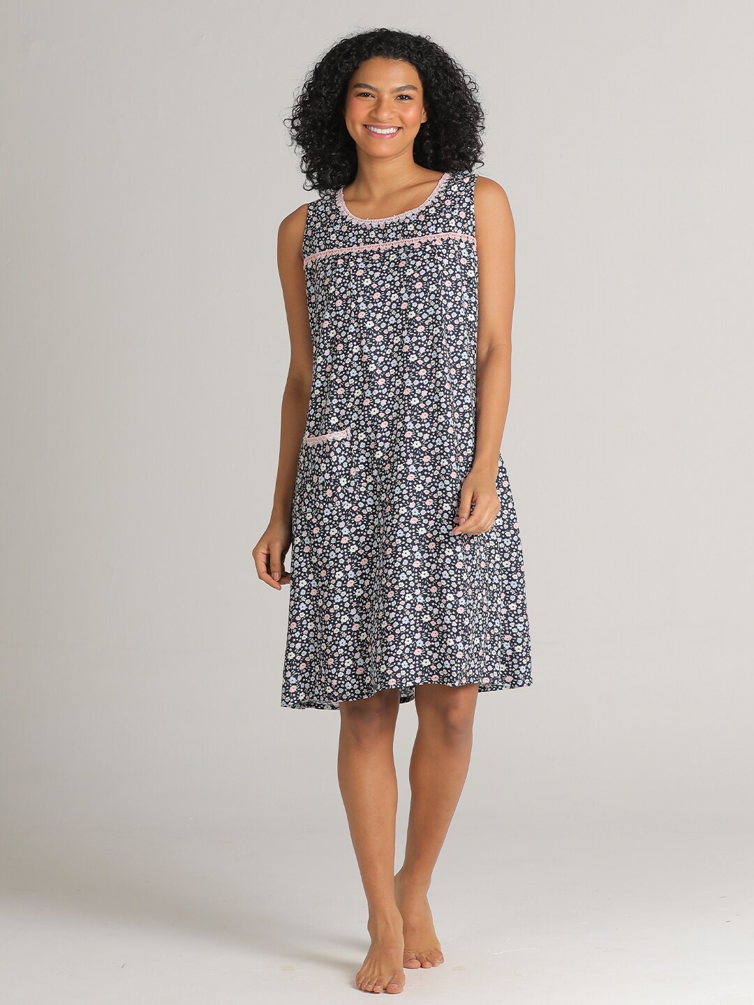 

evolove Black Printed Nightdress