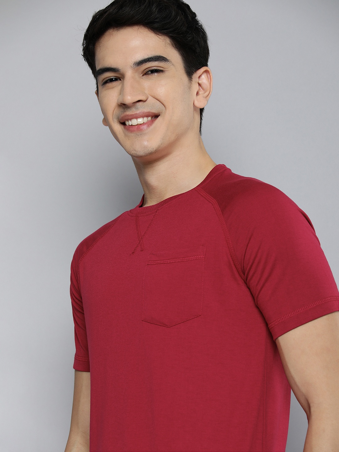 

Mast & Harbour Men Red Solid Raglan Sleeves T-shirt