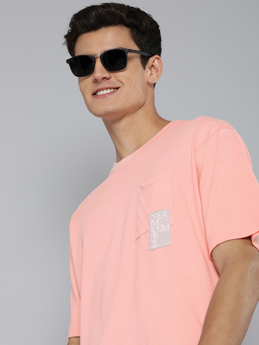 

Mast & Harbour Men Pink Solid Appliqued T-shirt