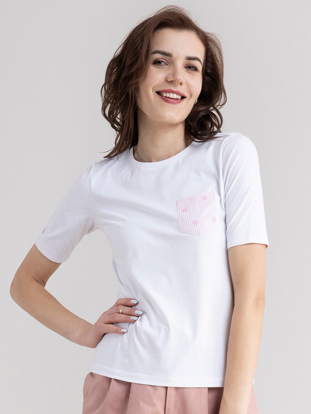 

FableStreet Women White Pure Cotton Pockets T-shirt