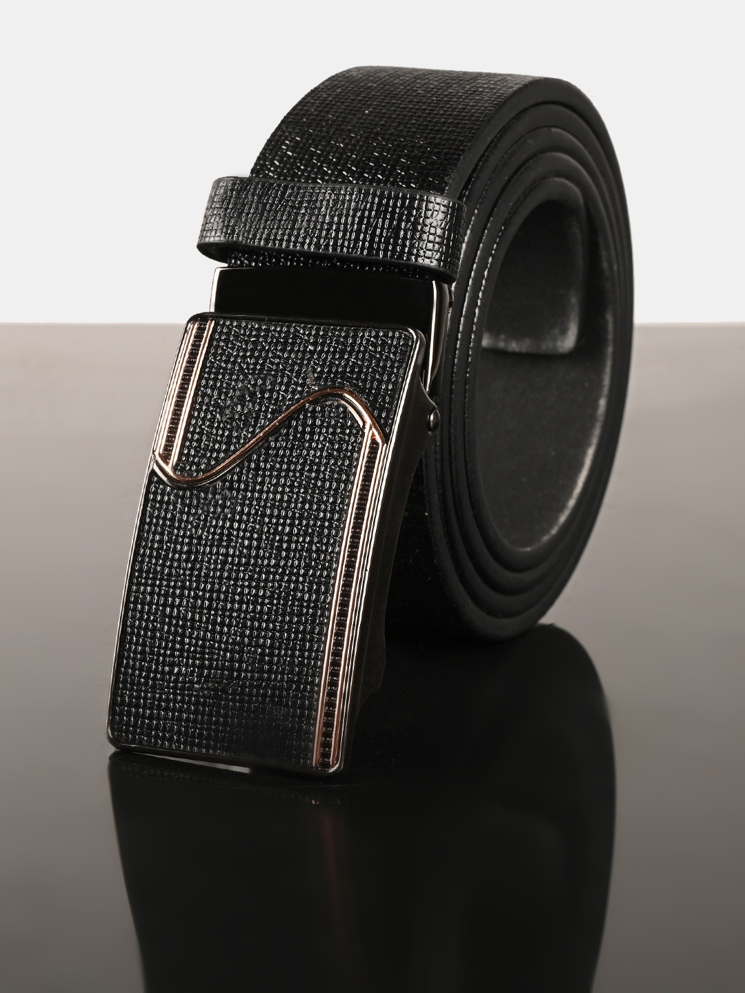 

BuckleUp Men Black Leather Belt
