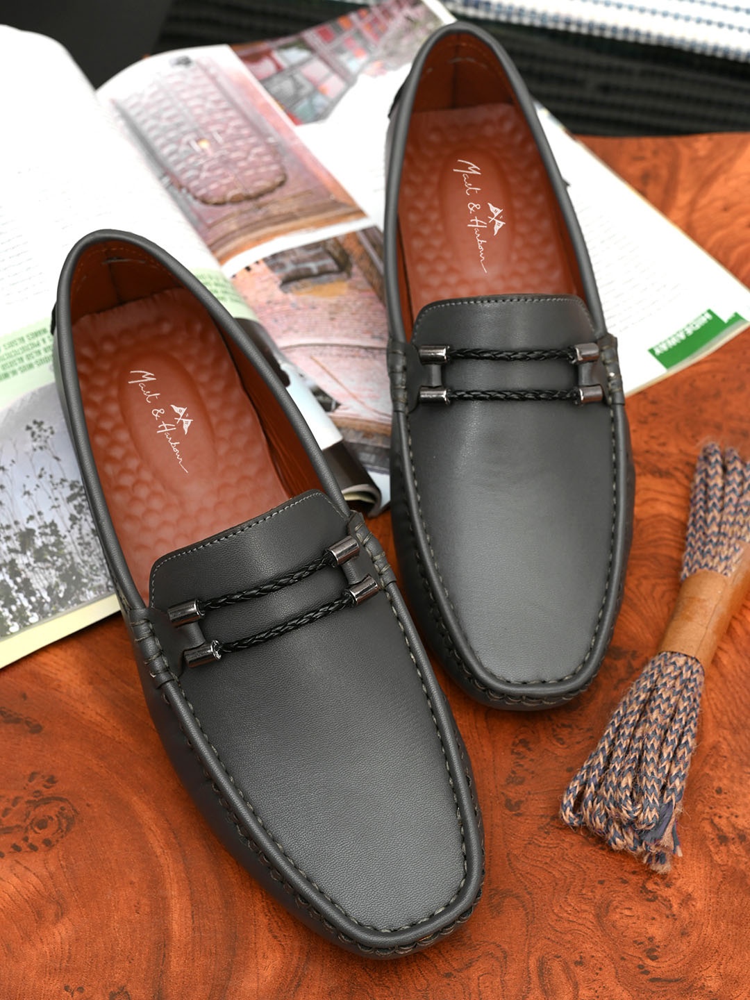 

Mast & Harbour Men Grey Lightweight Loafers