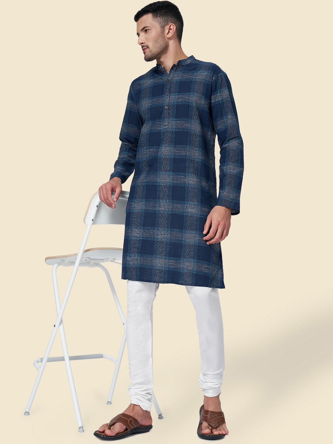 

indus route by Pantaloons Men Blue Checked Thread Work Dobby Kurta