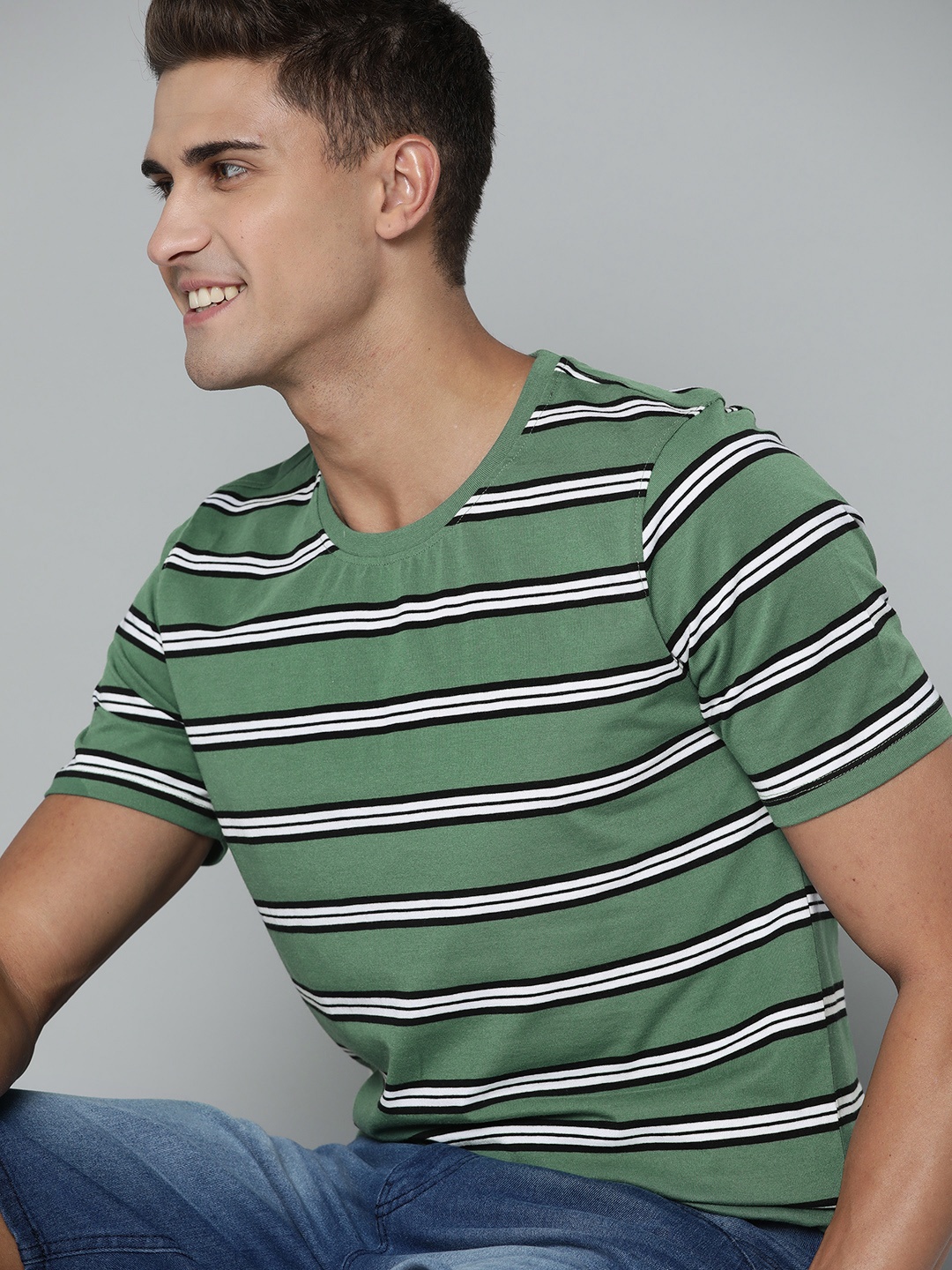 

Mast & Harbour Men Green & White Striped T-shirt