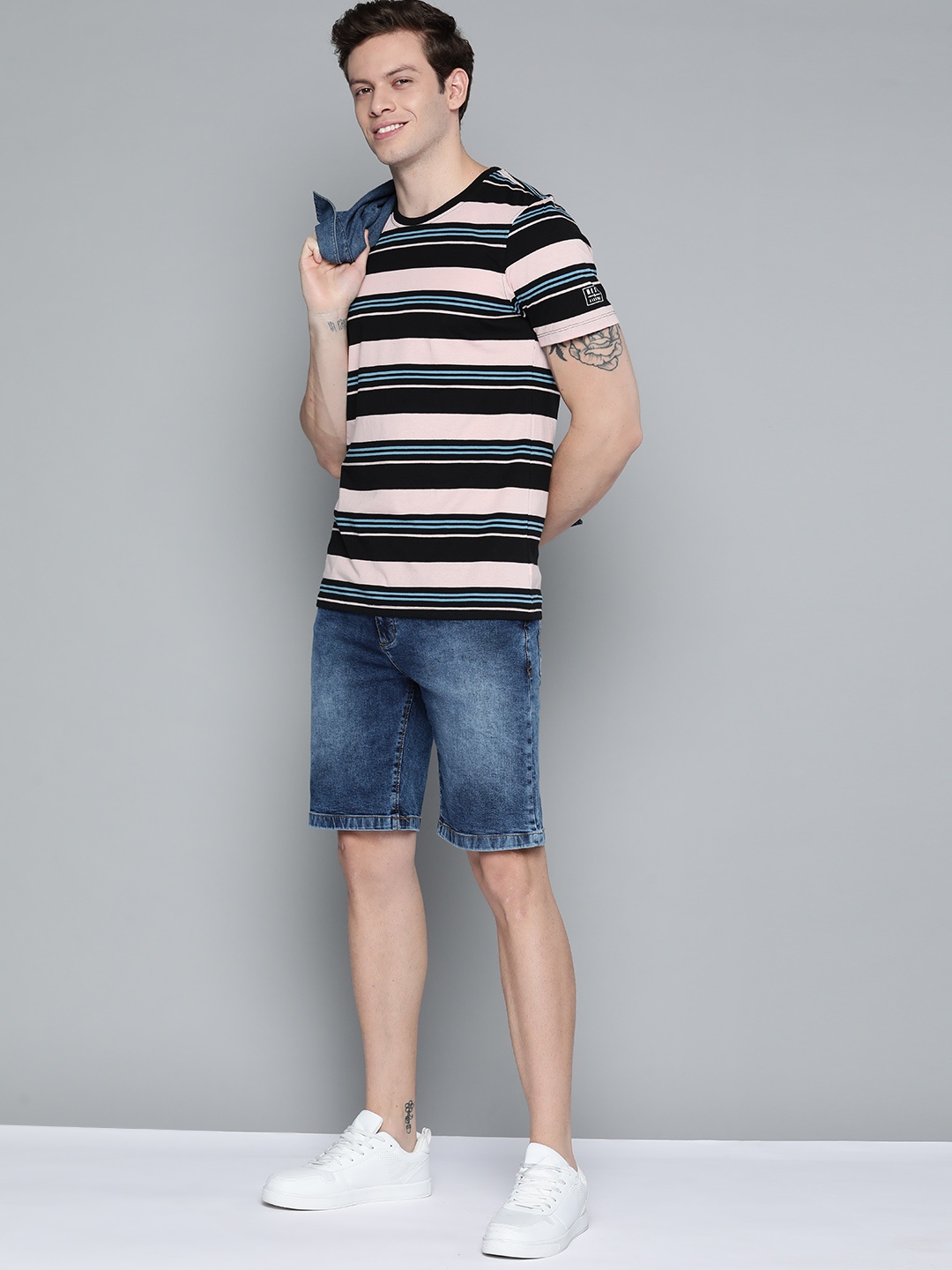 

Mast & Harbour Men Black & Pink Striped T-shirt