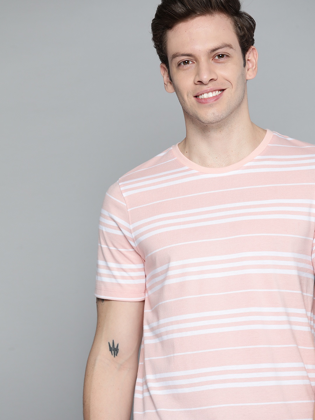 

Mast & Harbour Men Pink & White Striped T-shirt