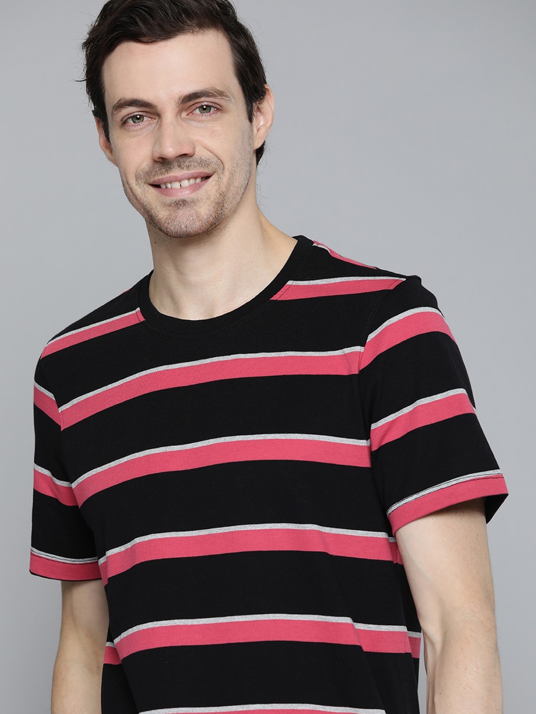 

Mast & Harbour Men Black & Pink Striped T-shirt