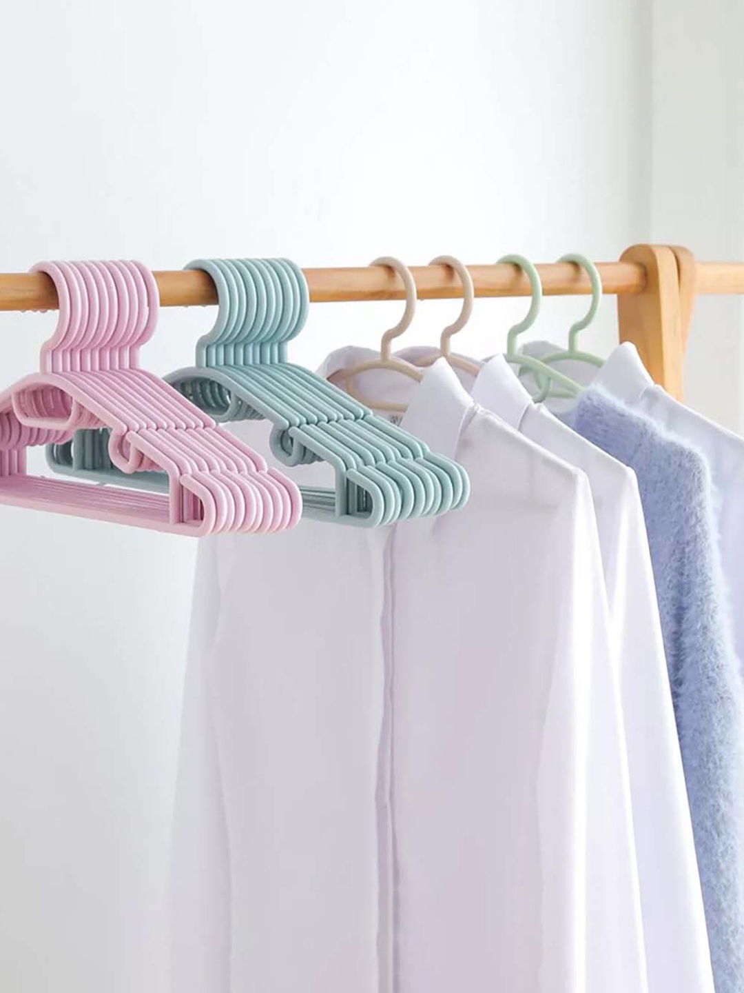 

MARKET99 Peach-coloured Set of 8 Cloth Hanger