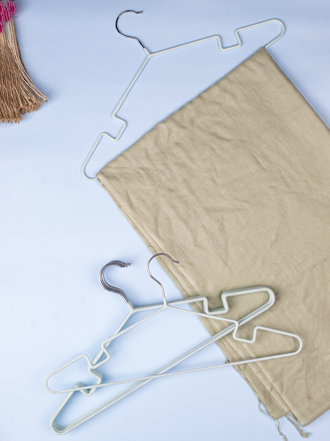 

MARKET99 Set Of 6 Grey Solid Cloth Hanger