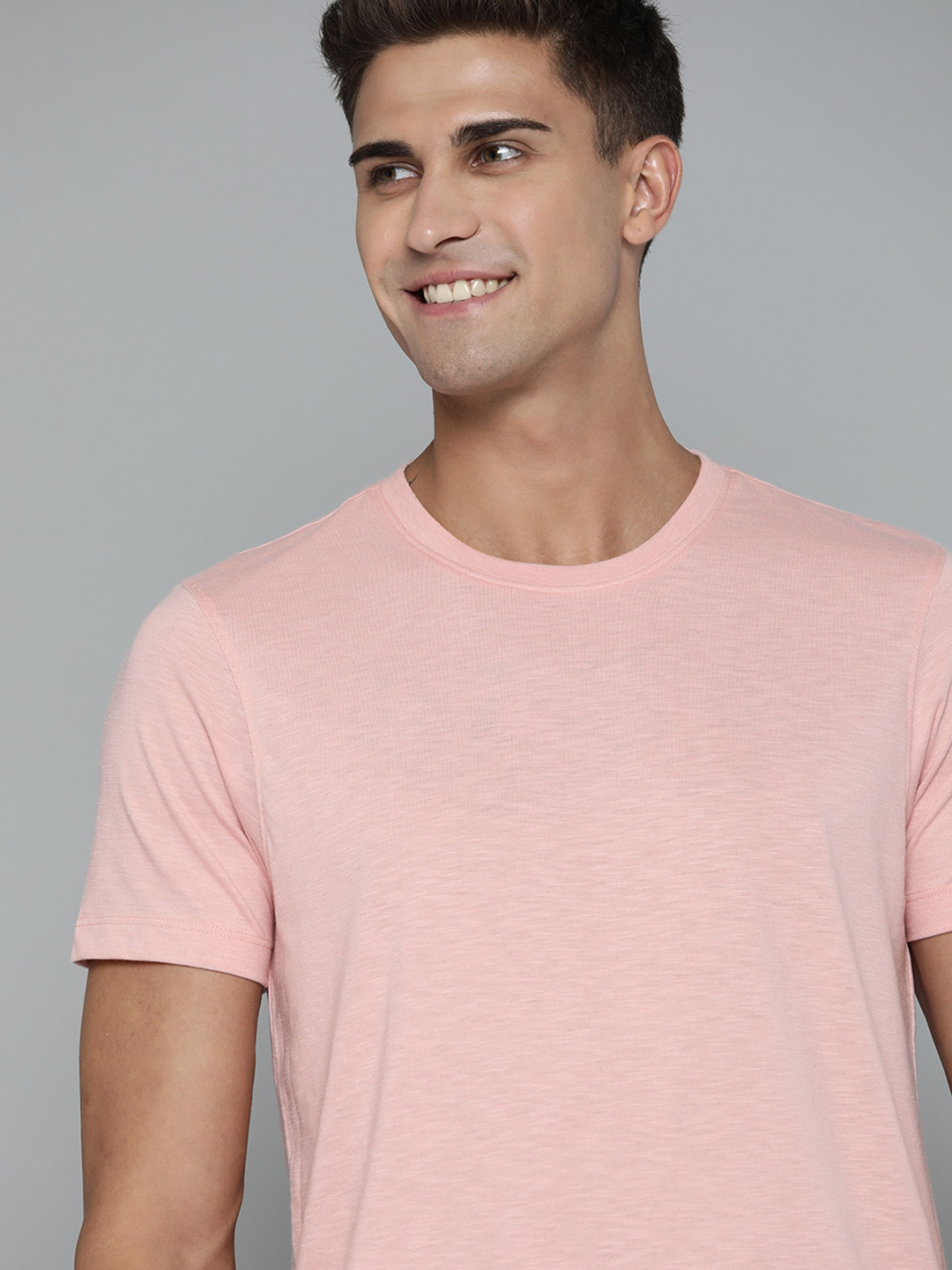 

Mast & Harbour Men Peach-Coloured Solid Knitted T-shirt