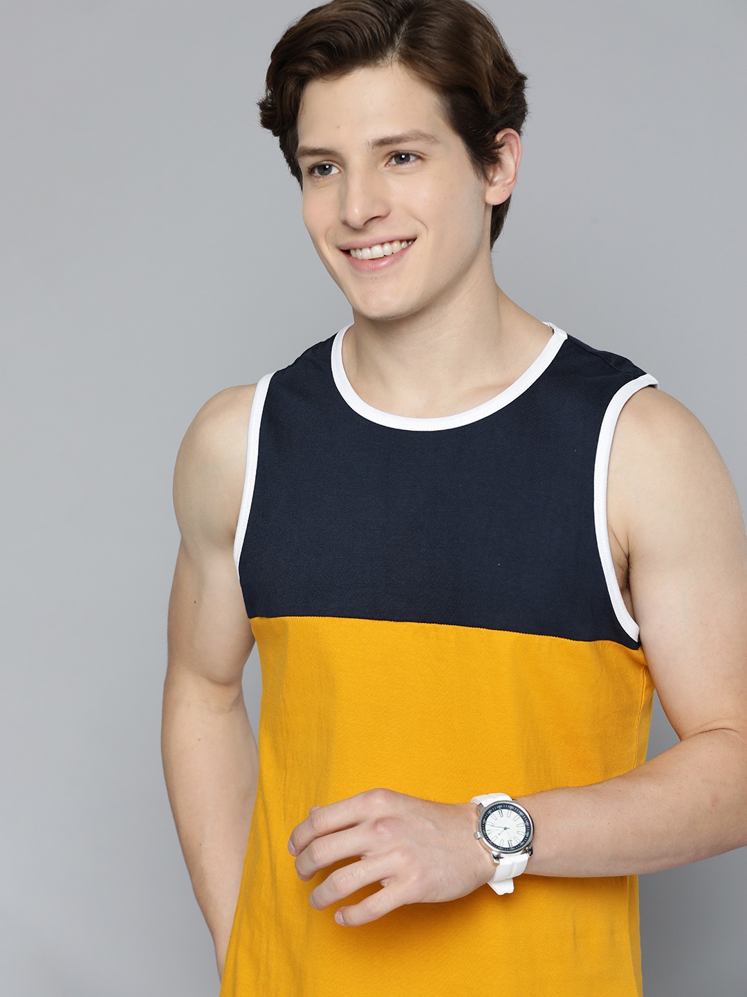 

Mast & Harbour Men Navy Blue & Yellow Pure Cotton Colourblocked T-shirt