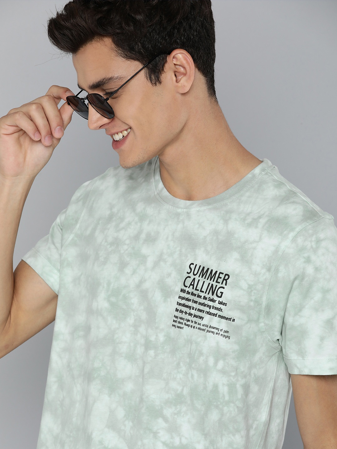 

Mast & Harbour Men Green & White Tie and Dye Dyed T-shirt