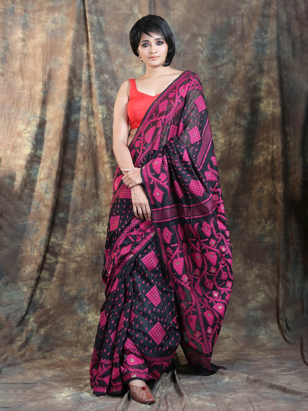 

Arhi Black Abstract Printed Silk Cotton Jamdani Saree