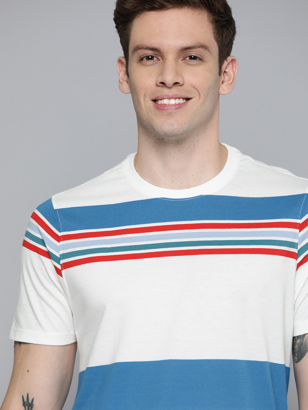 

Mast & Harbour Men White & Blue Striped V-Neck T-shirt