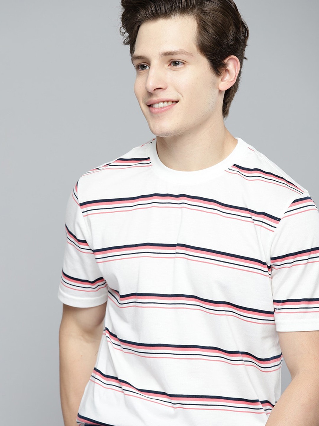 

Mast & Harbour Men White & Pink Striped T-shirt