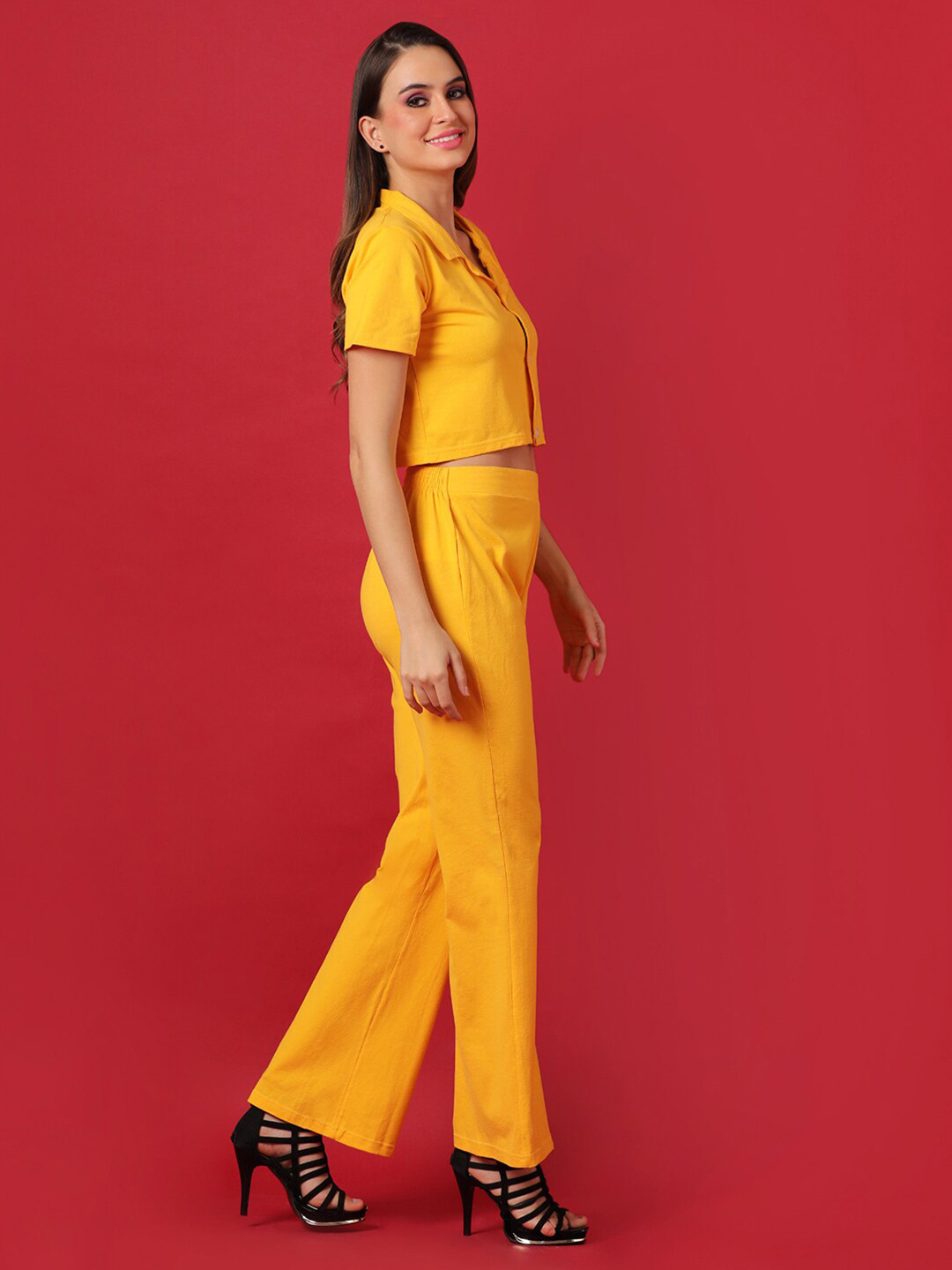 

Campus Sutra Women Yellow Crop Top & Trousers