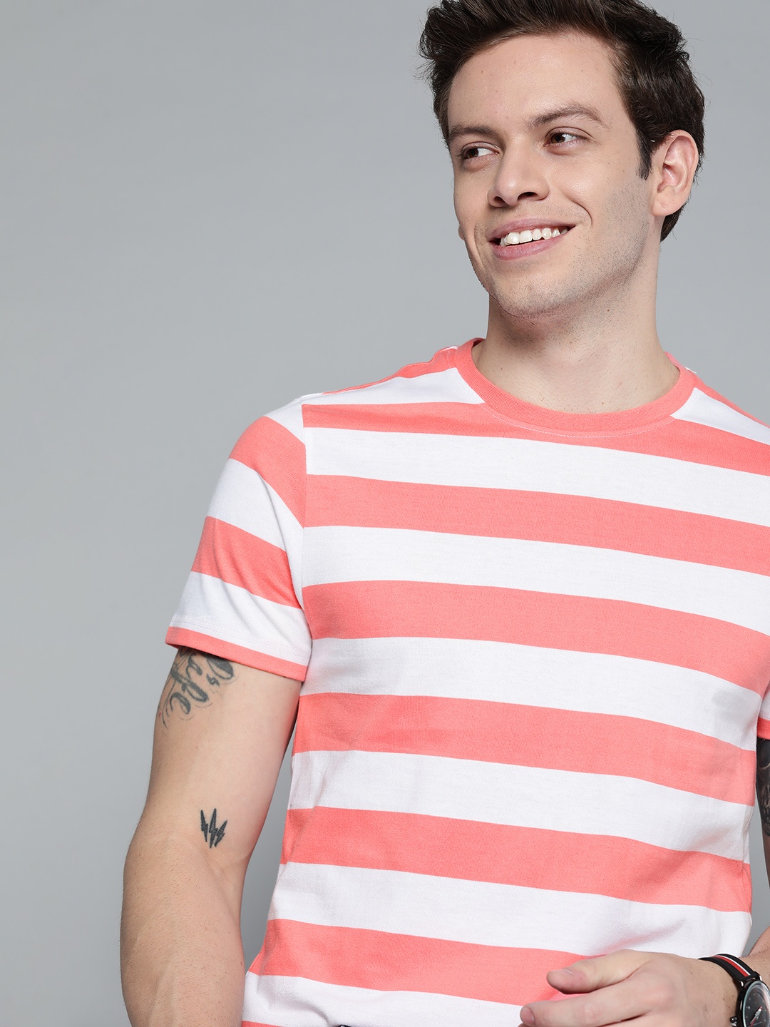

Mast & Harbour Men Pink & White Striped T-shirt