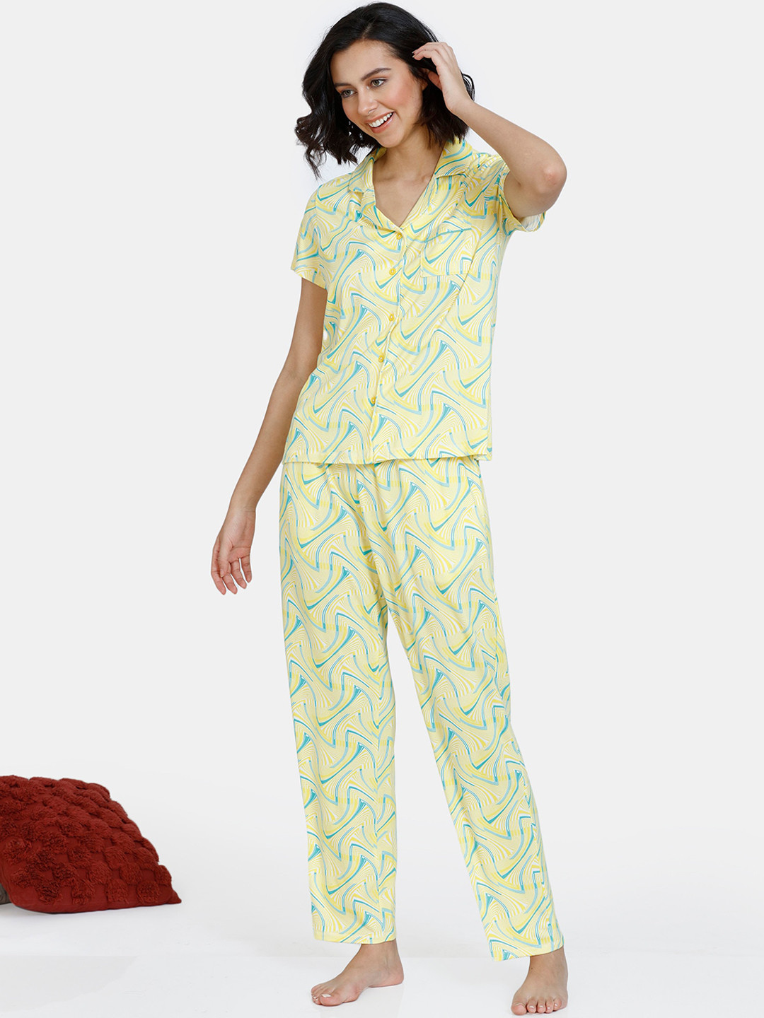 

Zivame Women Yellow & Blue Printed Night suit