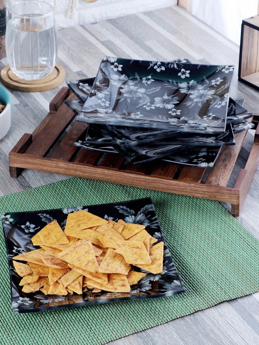 

ceradeco Black & White 6 Pieces Floral Printed Glass Glossy Plates Set