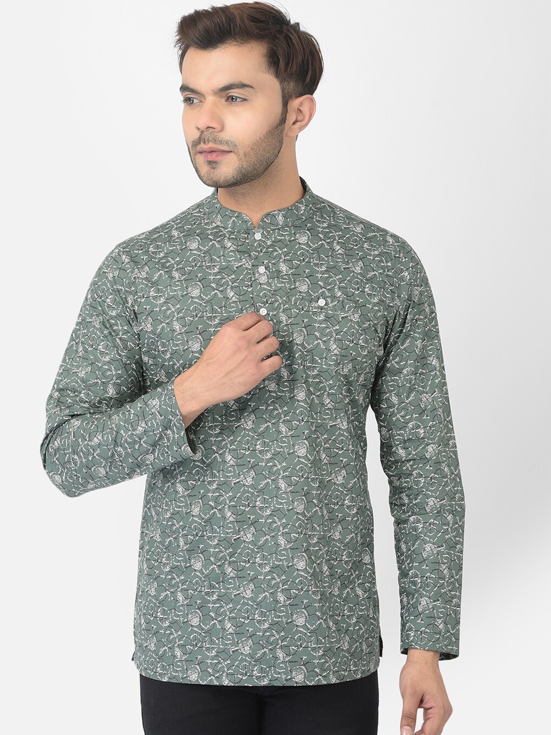 

DEYANN Men Green Floral Embroidered Kurta