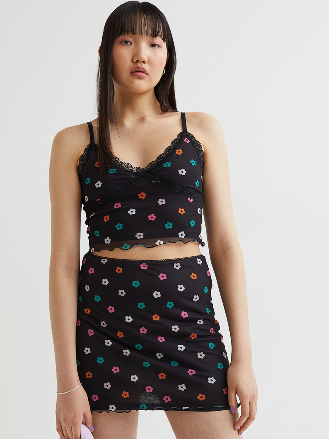 

H&M Women Black & Red Floral Printed Short Mesh Skirt