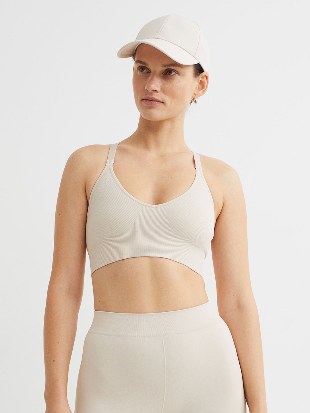 

H&M Beige Solid Seamless Medium Support Sports Bra