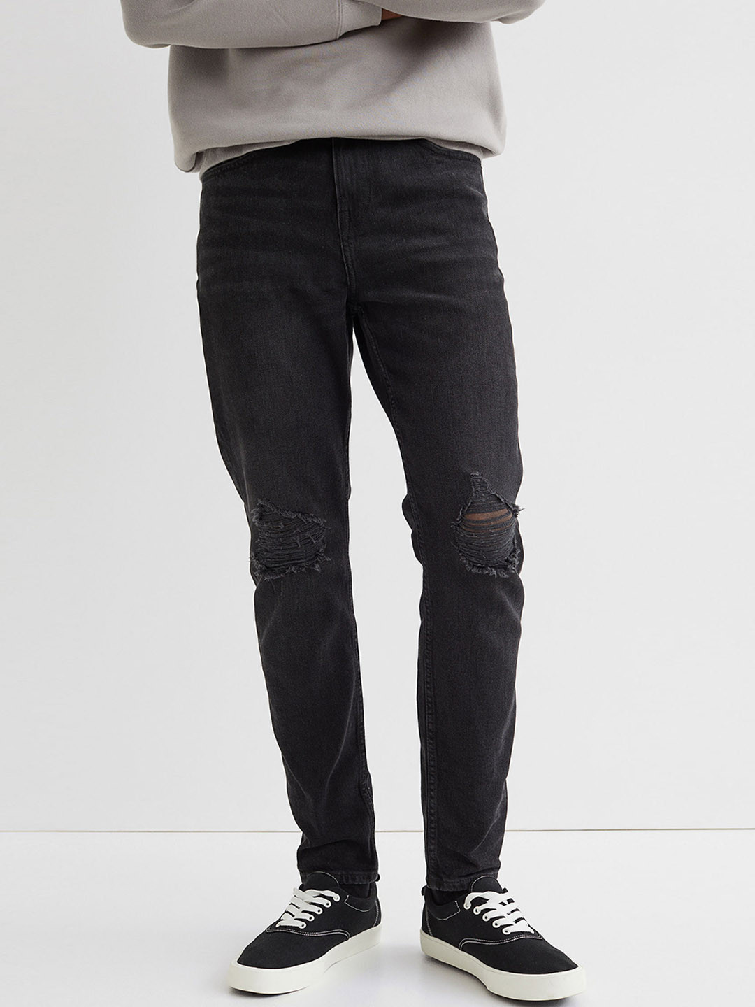 

H&M Men Black Solid Slim Tapered Jeans