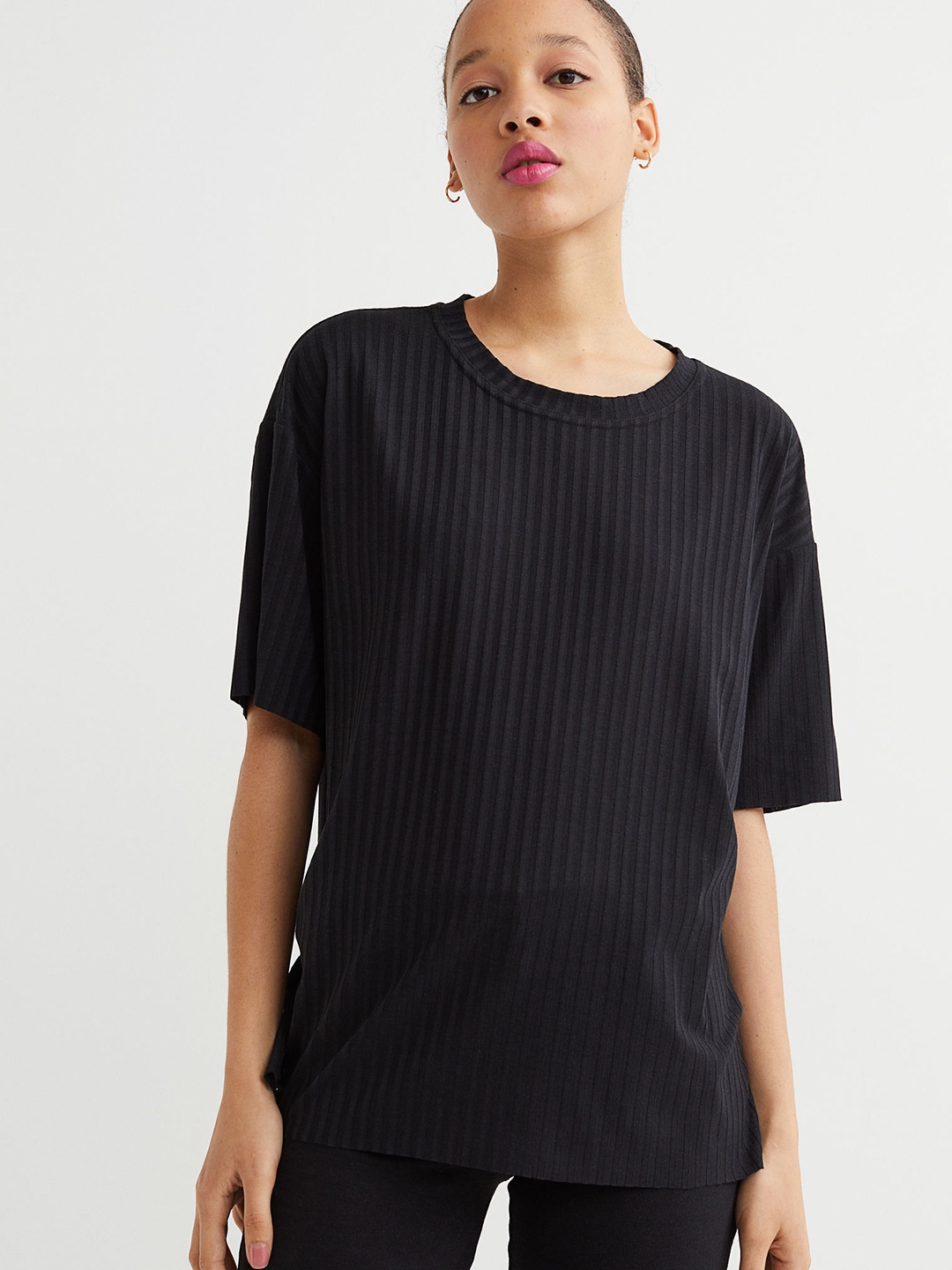 

H&M Black Solid Ribbed T-shirt