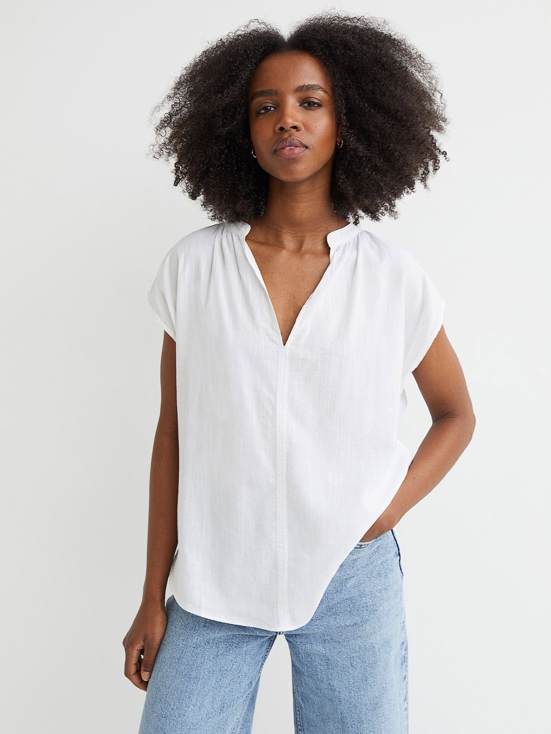 

H&M White Solid V-Neck Top