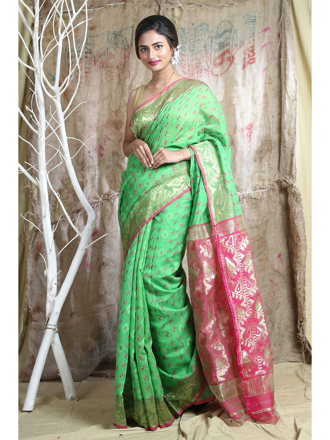 

Arhi Green Woven Design Silk Cotton Saree