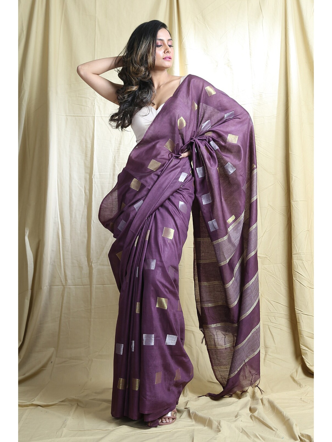 

Arhi Mauve & Gold-Toned Woven Design Zari Saree