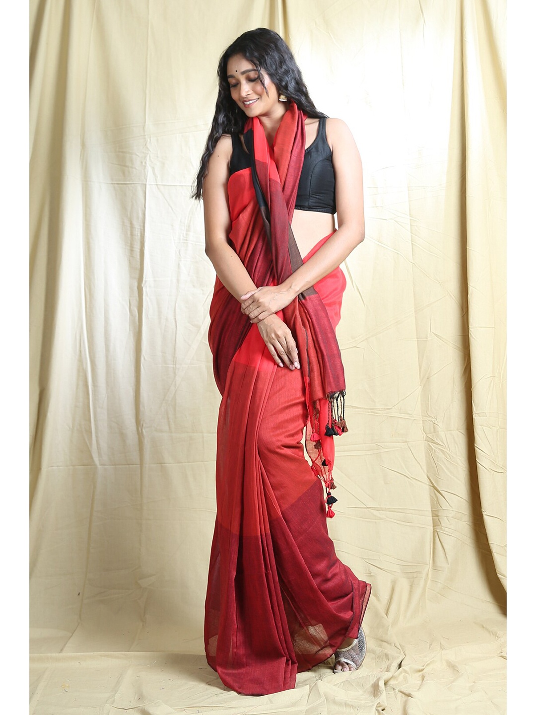 

Arhi Red & Maroon Woven Design Saree