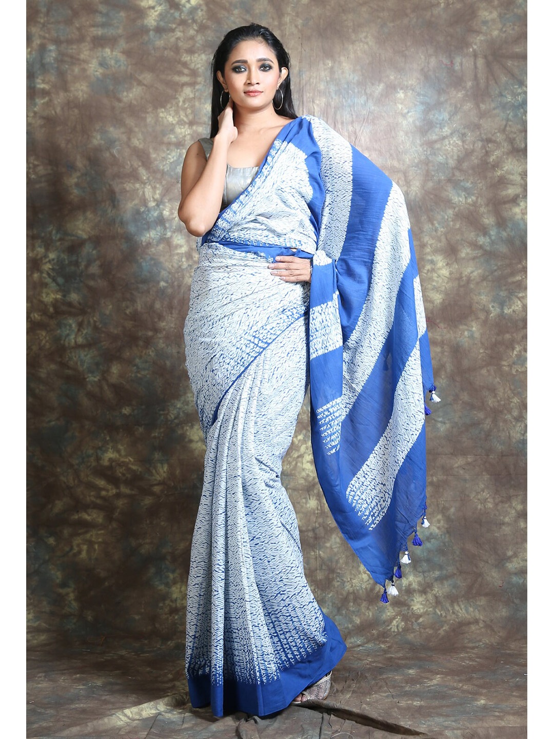 

Arhi Blue & White Pure Cotton Saree