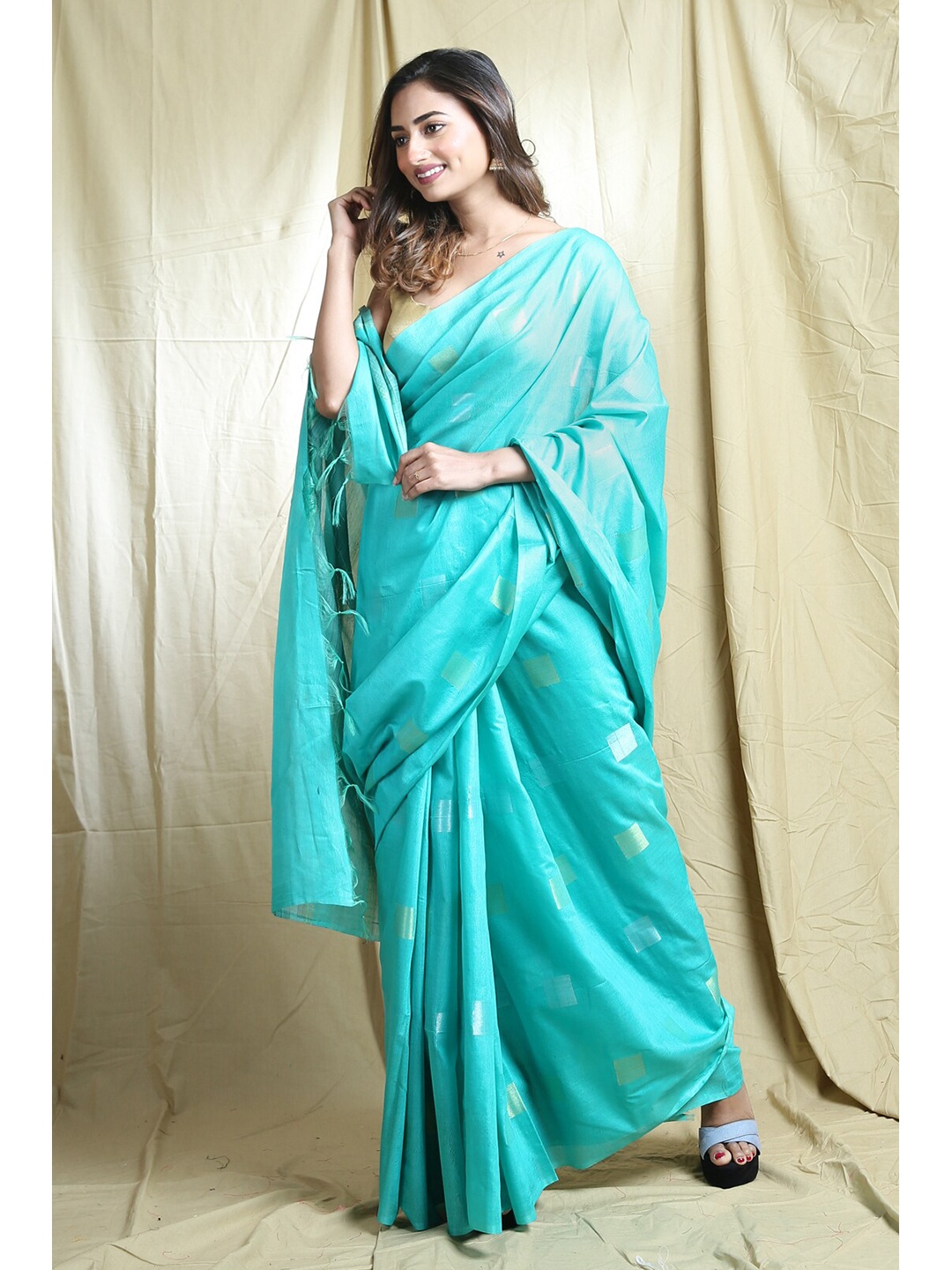 

Arhi Blue & Gold-Toned Woven Design Saree