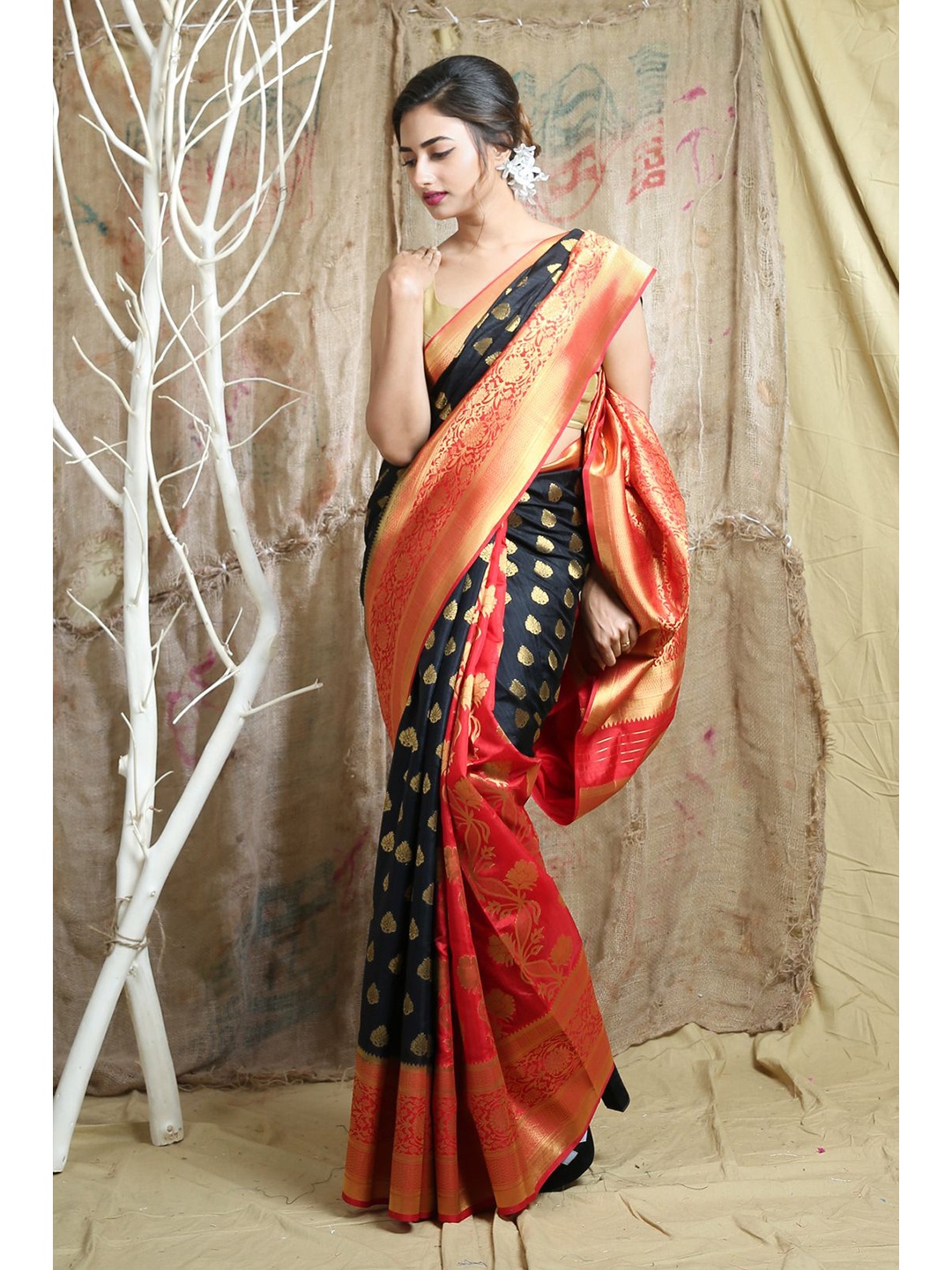 

Arhi Red & Gold-Toned Ethnic Motifs Zari Saree