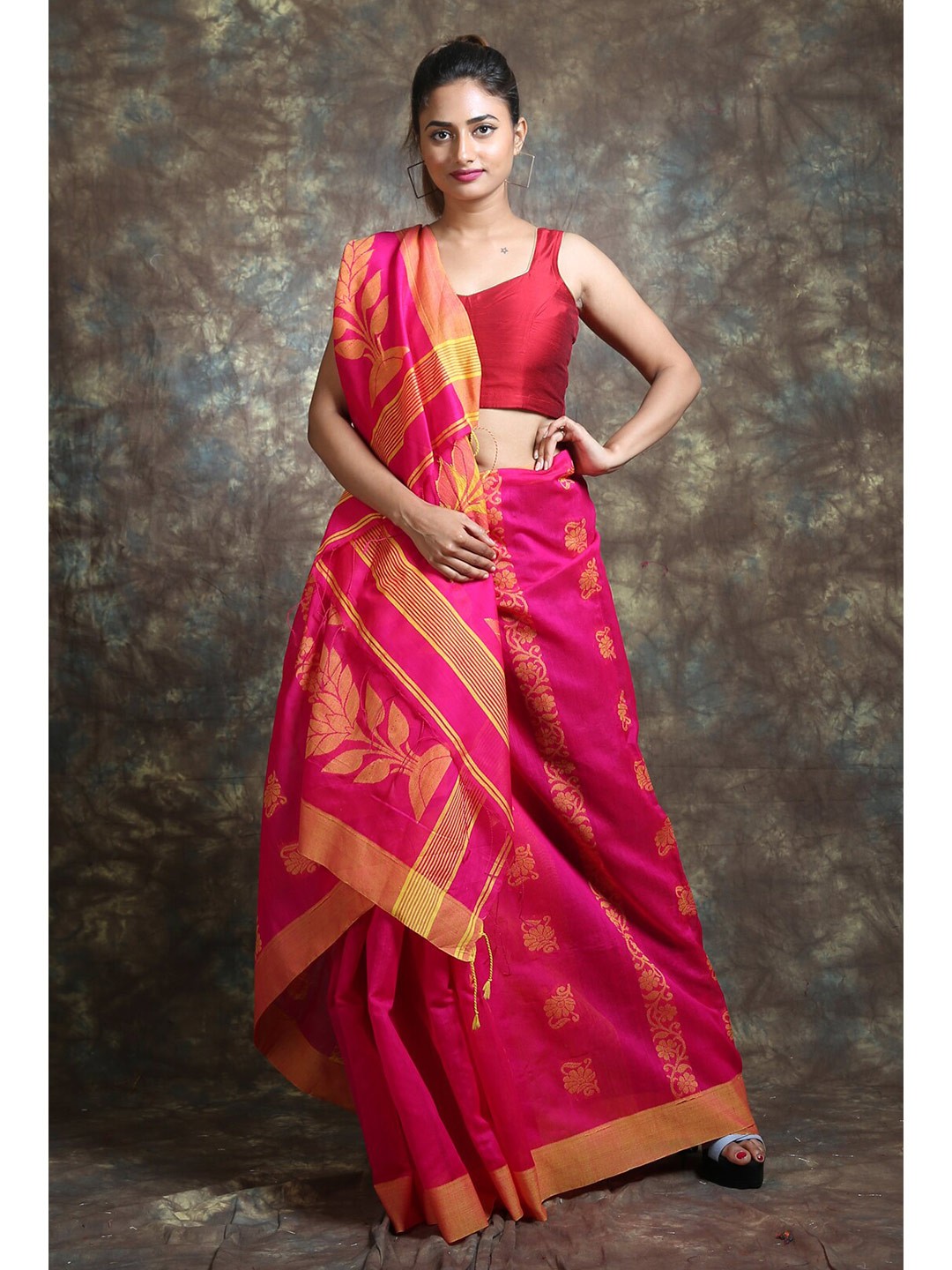 

Arhi Pink & Orange Woven Design Saree