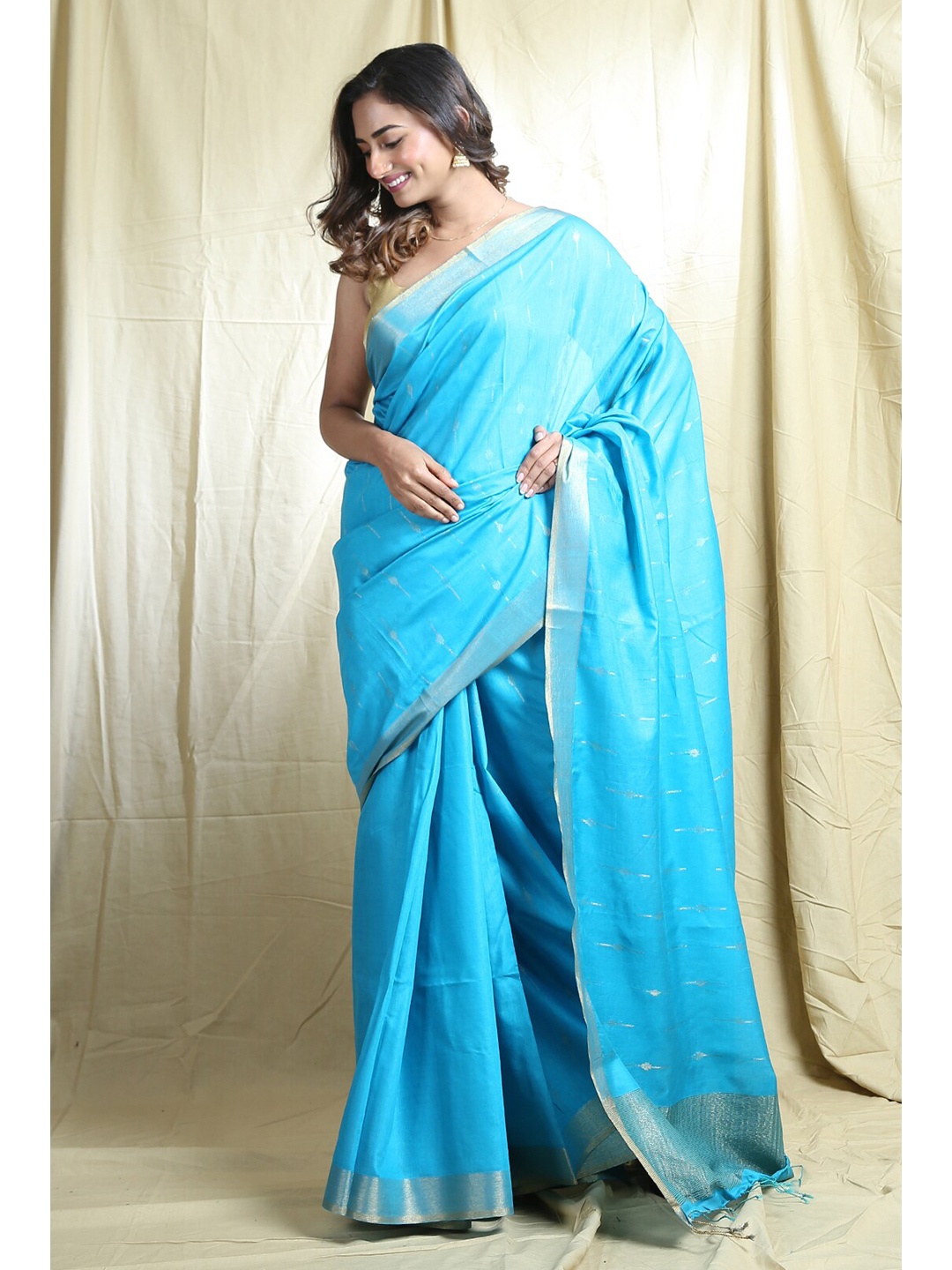 

Arhi Blue & Gold-Toned Woven Design Zari Saree