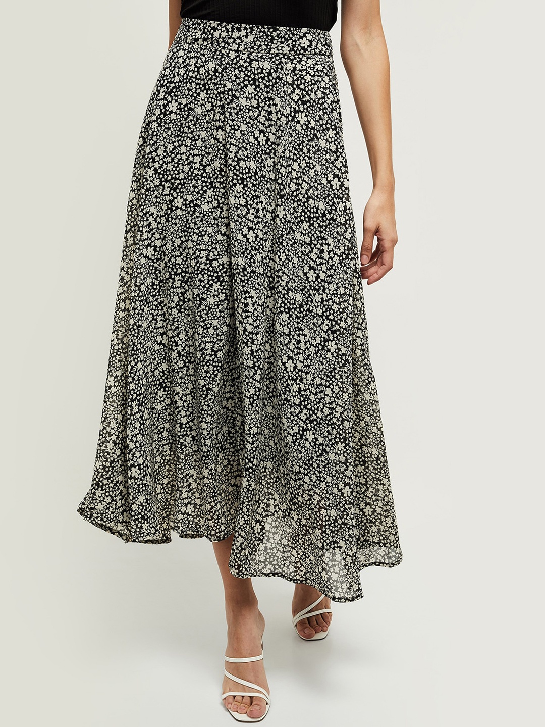 

max Women Black & White Printed Flared Midi Skirt