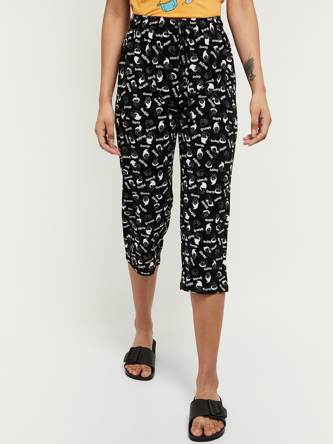 

max Women Black & White Cotton Printed Lounge Capris